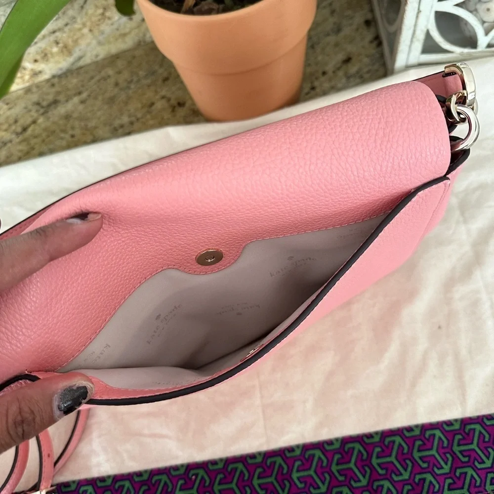 New Kate spade medium lap shoulder bog  pebbled leather peechy ros